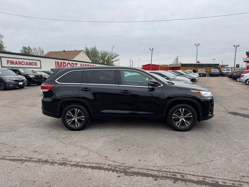 Used 2019 Toyota Highlander LE FWD image 4