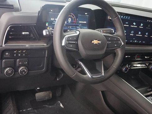 New 2026 Chevrolet Suburban LS image 5