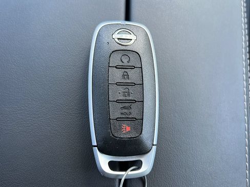 Used 2025 Nissan Rogue Platinum FWD image 25