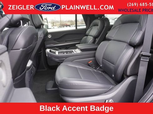 Used 2025 Lincoln Navigator Reserve w/ Jet Appearance Package image 18