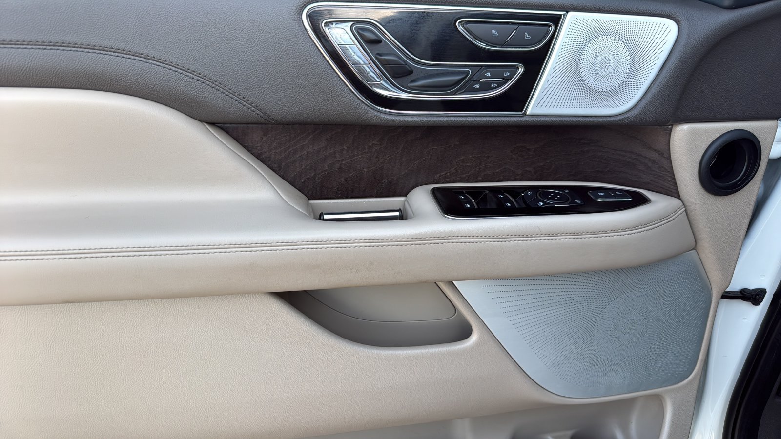 Used 2024 Lincoln Navigator Reserve AWD/4WD image 11