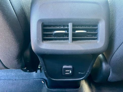 Used 2023 Chevrolet Equinox LT image 23