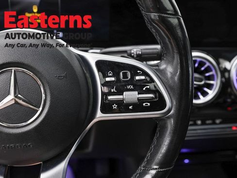 Used 2022 Mercedes-Benz GLB 250 4MATIC w/ Premium Package Lite image 16