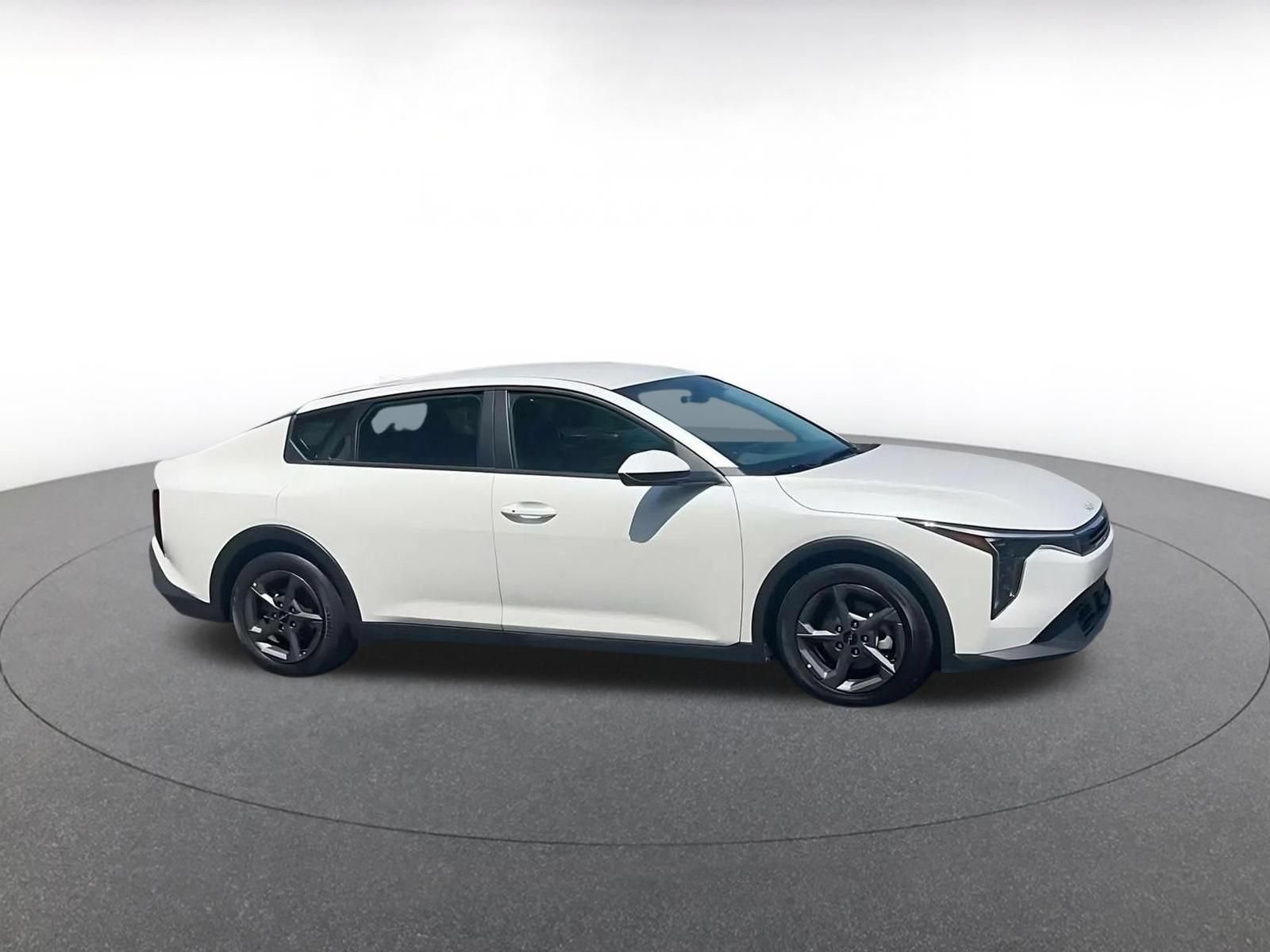 Used 2025 Kia K4 FWD image 2