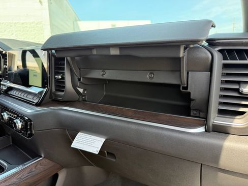 New 2026 GMC Sierra 1500 SLT w/ SLT Premium Package AWD/4WD image 29