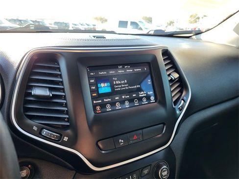 Used 2020 Jeep Cherokee Latitude Plus image 8