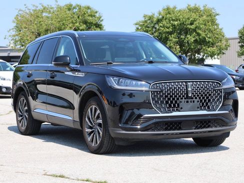 Used 2025 Lincoln Aviator AWD image 4