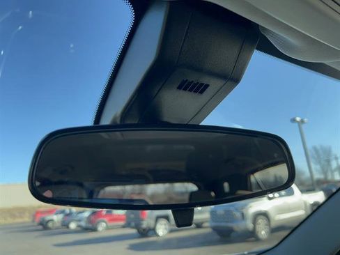 Used 2024 Chevrolet Equinox LT image 23