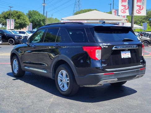 Certified 2022 Ford Explorer XLT w/ Equipment Group 202A AWD/4WD image 6