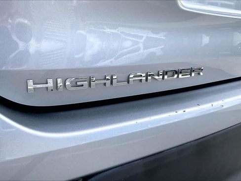 Used 2023 Toyota Highlander L FWD image 7