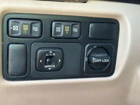 Used 1998 Toyota Land Cruiser image 20