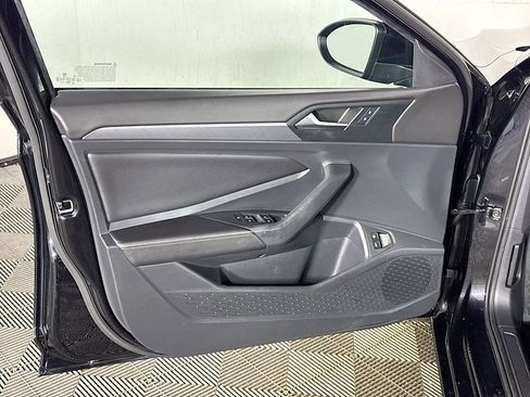 Certified 2023 Volkswagen Jetta SE w/ Panoramic Sunroof Package FWD image 10