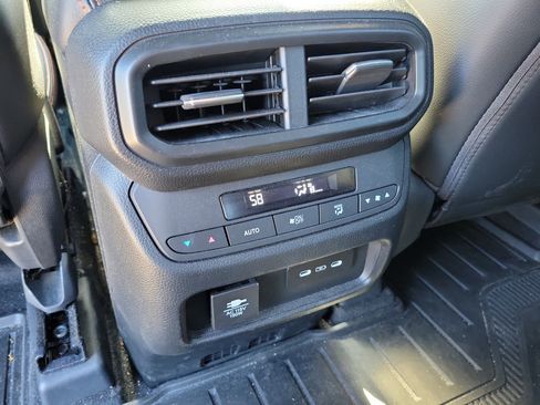 Used 2024 Honda Pilot TrailSport image 18