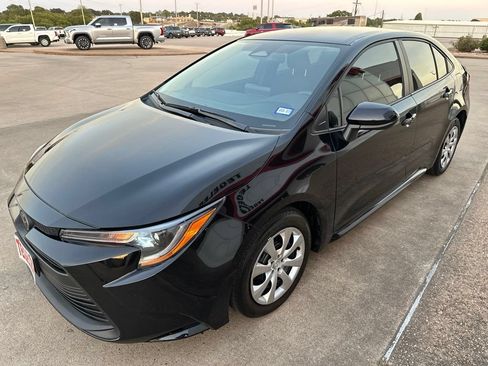 Used 2025 Toyota Corolla LE FWD image 3