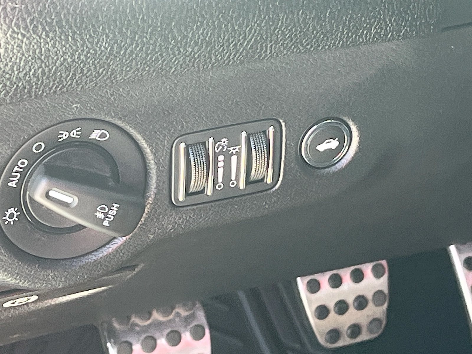 Used 2022 Dodge Challenger R/T RWD image 10
