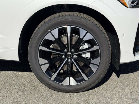 New 2026 Volvo XC60 B5 Plus w/ Protection Package Premier image 24