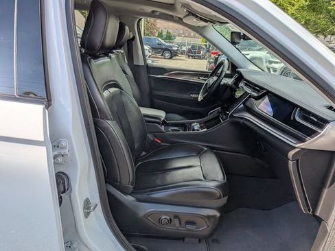 Certified 2022 Jeep Grand Cherokee L Limited AWD/4WD image 35