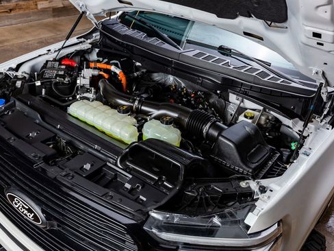 Used 2025 Ford F150 Platinum w/ FX4 Off-Road Package image 40