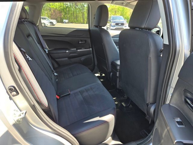 Used 2025 Mitsubishi Outlander Sport SE AWD/4WD image 17