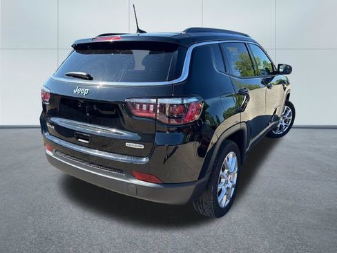 Used 2023 Jeep Compass Latitude AWD/4WD image 4