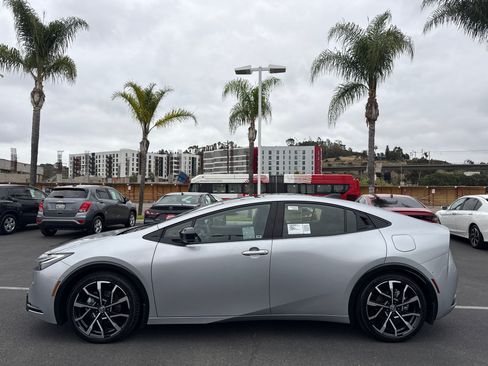 New 2026 Toyota Prius Plug-In Hybrid FWD image 4