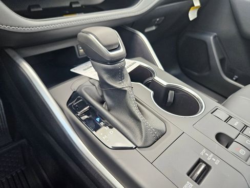 Certified 2024 Toyota Highlander XLE image 27