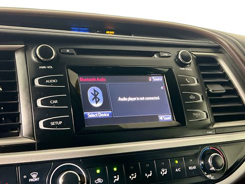 Used 2019 Toyota Highlander LE image 27