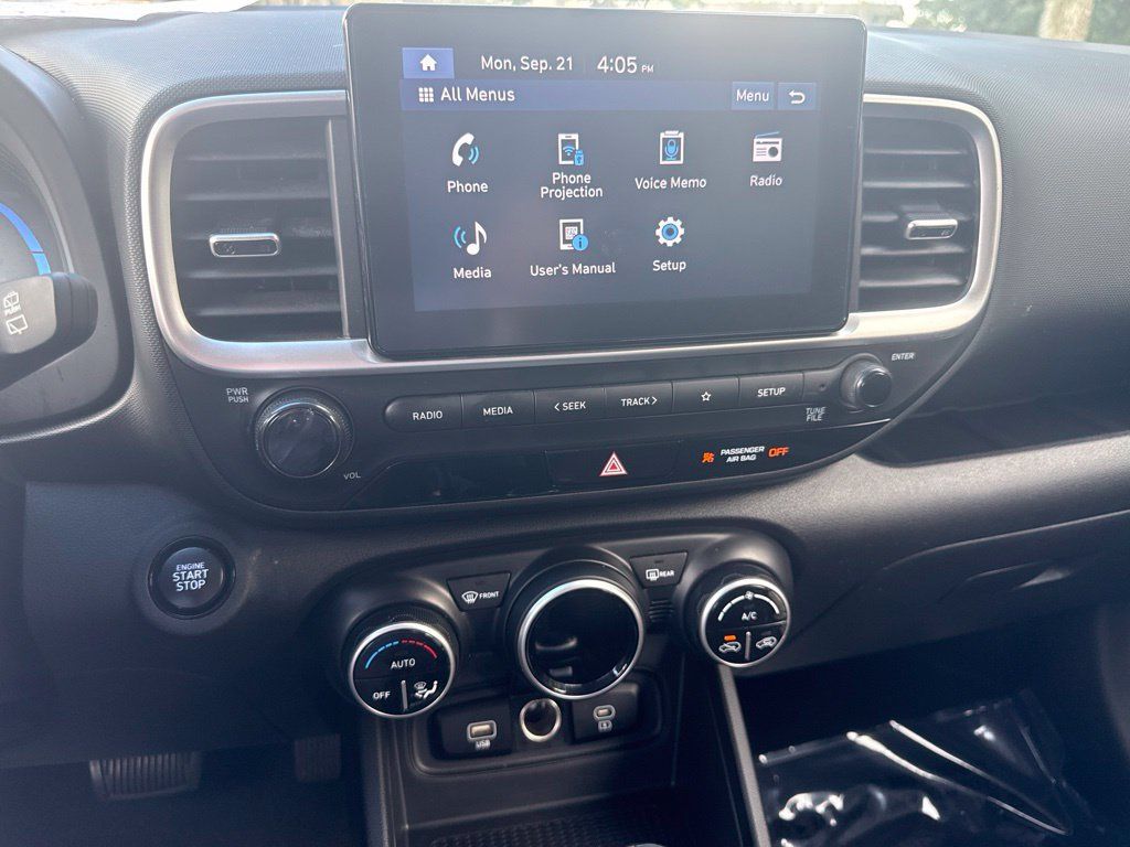 Used 2025 Hyundai Venue SEL FWD image 20