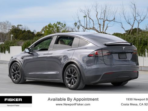 Used 2022 Tesla Model X image 3