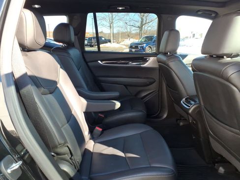 Used 2023 Cadillac XT6 Premium Luxury w/ Technology Package image 21