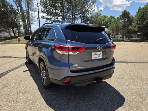 Used 2018 Toyota Highlander XLE AWD/4WD image 4