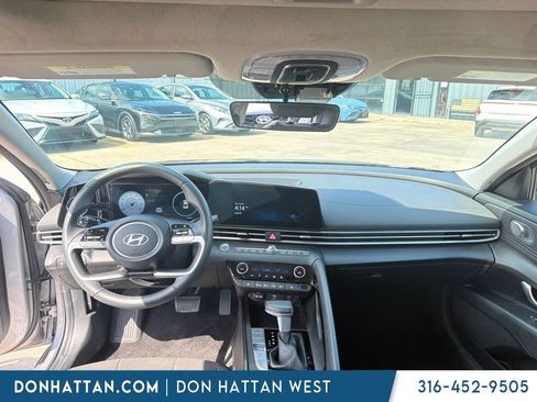 Used 2025 Hyundai Elantra SEL FWD image 10
