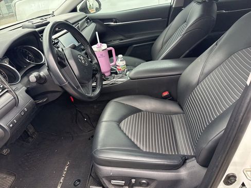Used 2019 Toyota Camry SE FWD image 9