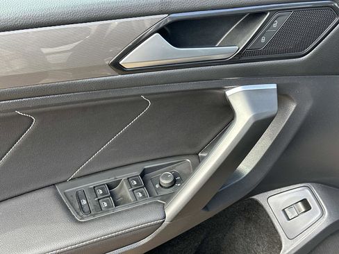 Used 2024 Volkswagen Tiguan SE image 17