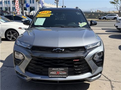 Used 2021 Chevrolet TrailBlazer RS w/ Technology Package FWD image 2