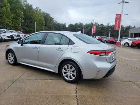 Used 2026 Toyota Corolla LE FWD image 3