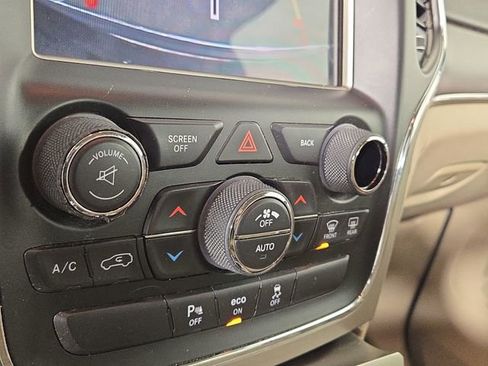 Used 2014 Jeep Grand Cherokee Limited w/ Luxury Group II image 19