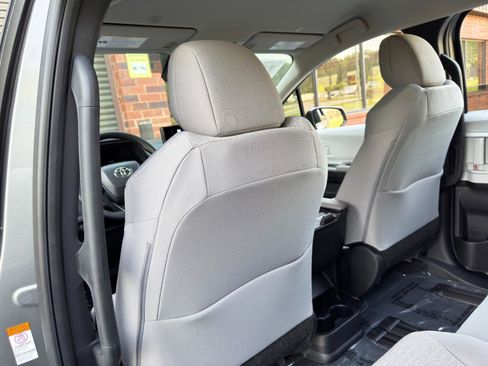 Used 2026 Toyota Sienna LE AWD/4WD image 37