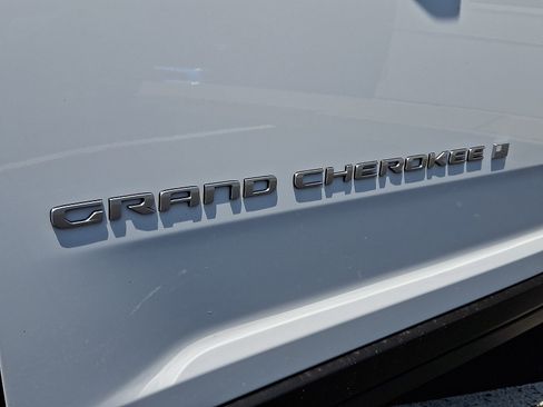 New 2026 Jeep Grand Cherokee L Limited w/ Luxury Tech Group II AWD/4WD image 19