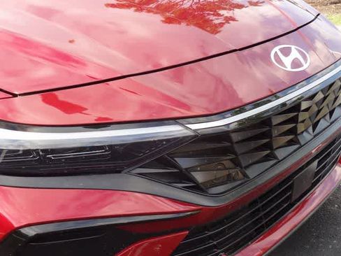 Used 2024 Hyundai Elantra SEL w/ Convenience Package FWD image 19