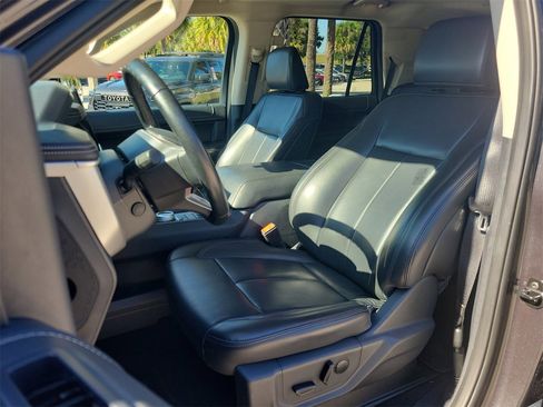 Used 2024 Ford Expedition XLT image 17