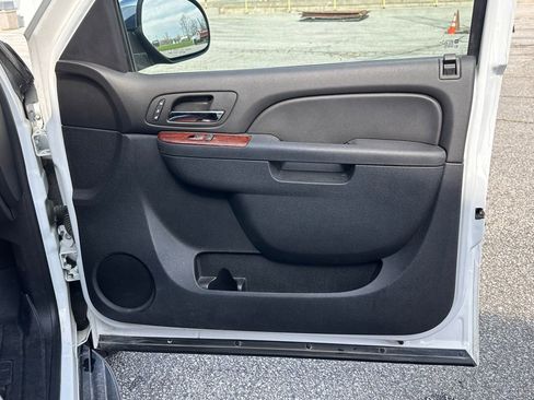 Used 2013 Chevrolet Tahoe LTZ image 24