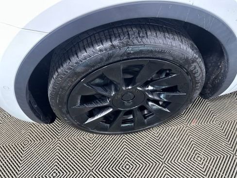 Used 2021 Tesla Model Y Long Range image 10