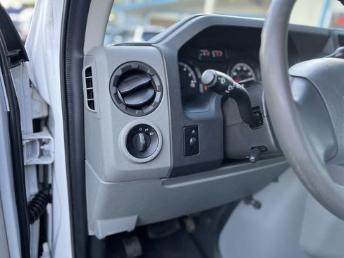 Used 2010 Ford E-150 and Econoline 150 image 14