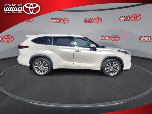 Used 2021 Toyota Highlander Platinum AWD/4WD image 9