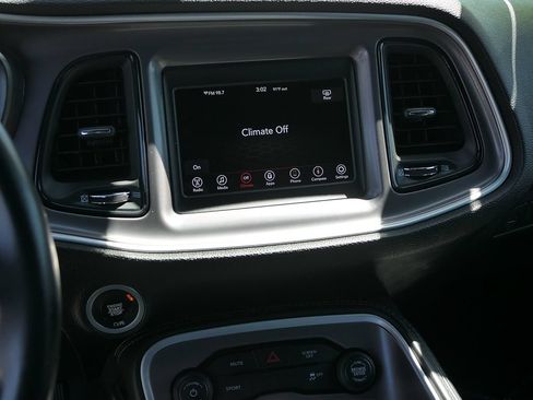 Used 2022 Dodge Challenger SXT RWD image 18