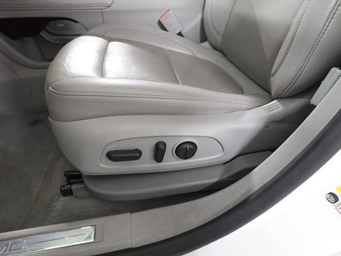 Used 2023 GMC Acadia SLT AWD/4WD image 11