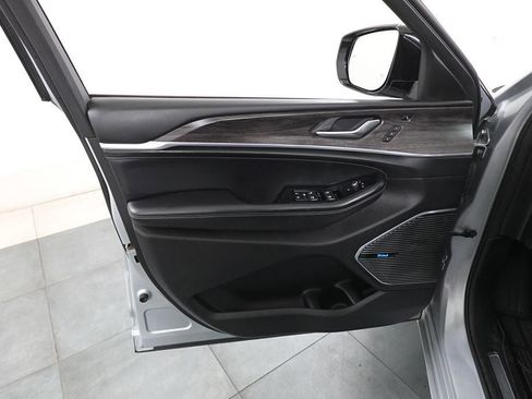 Used 2021 Jeep Grand Cherokee L Overland w/ Luxury Tech Group IV image 8