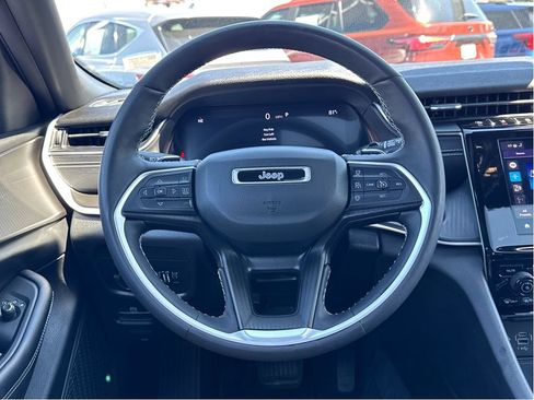 Used 2023 Jeep Grand Cherokee L Laredo AWD/4WD image 15
