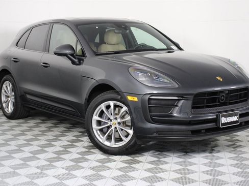 Certified 2025 Porsche Macan image 9
